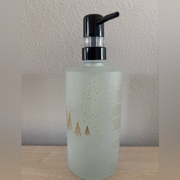 Pecksniffs Pecksniff’s Peppermint Snow and Vanilla Hand Wash Glass Bottle - Picture 2 of 5